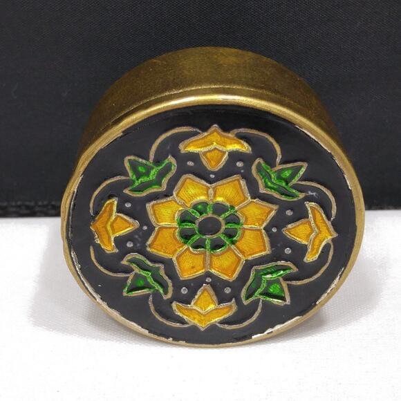 Small Vintage Brass Floral Enamel Pill Box, 1970s Vintage Jewelry Accessories - Picture 2 of 10